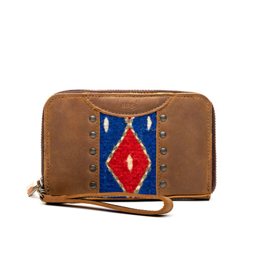 This is the front view of the Lantia Thin wallet in tobacco